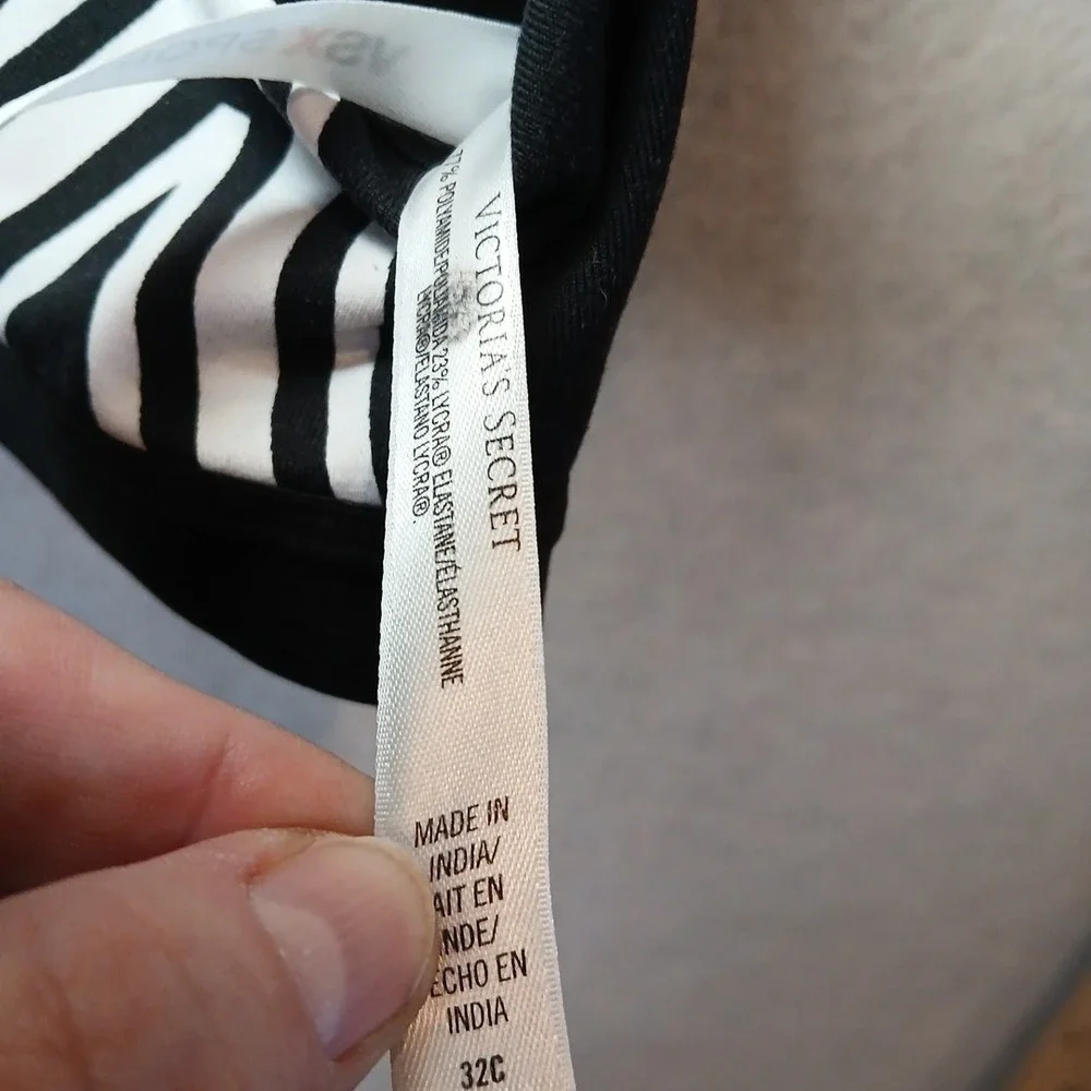 Victoria Sport Bra VSX B‎ Wireless Front Zip Geometric Print Size 32C VS